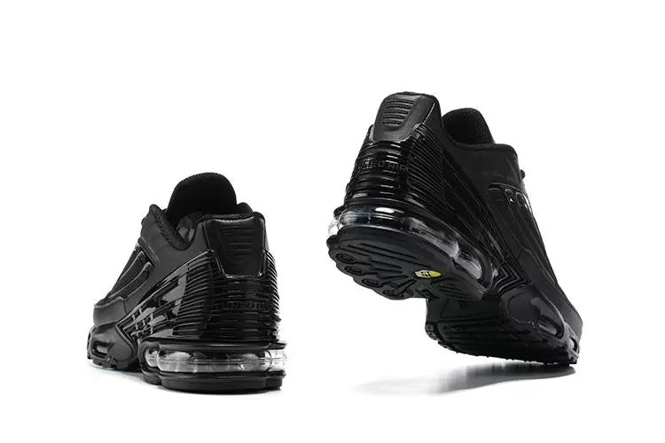 NIKE AIR MAX PLUS TN III "TRIPLE BLACK" - PRONTA ENTREGA